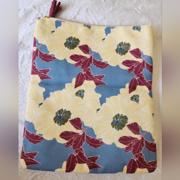 Rachel Pally Reversible Clutch Bag And Self Care Bundle - Picture 4 of 13